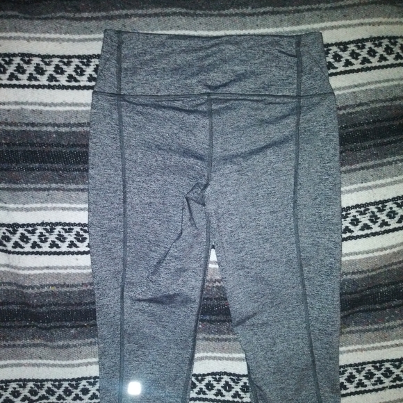 🆕VS | VS Knockout Cropped Heathered Grey & Pink Leggings Size Medium - Picture 8 of 10